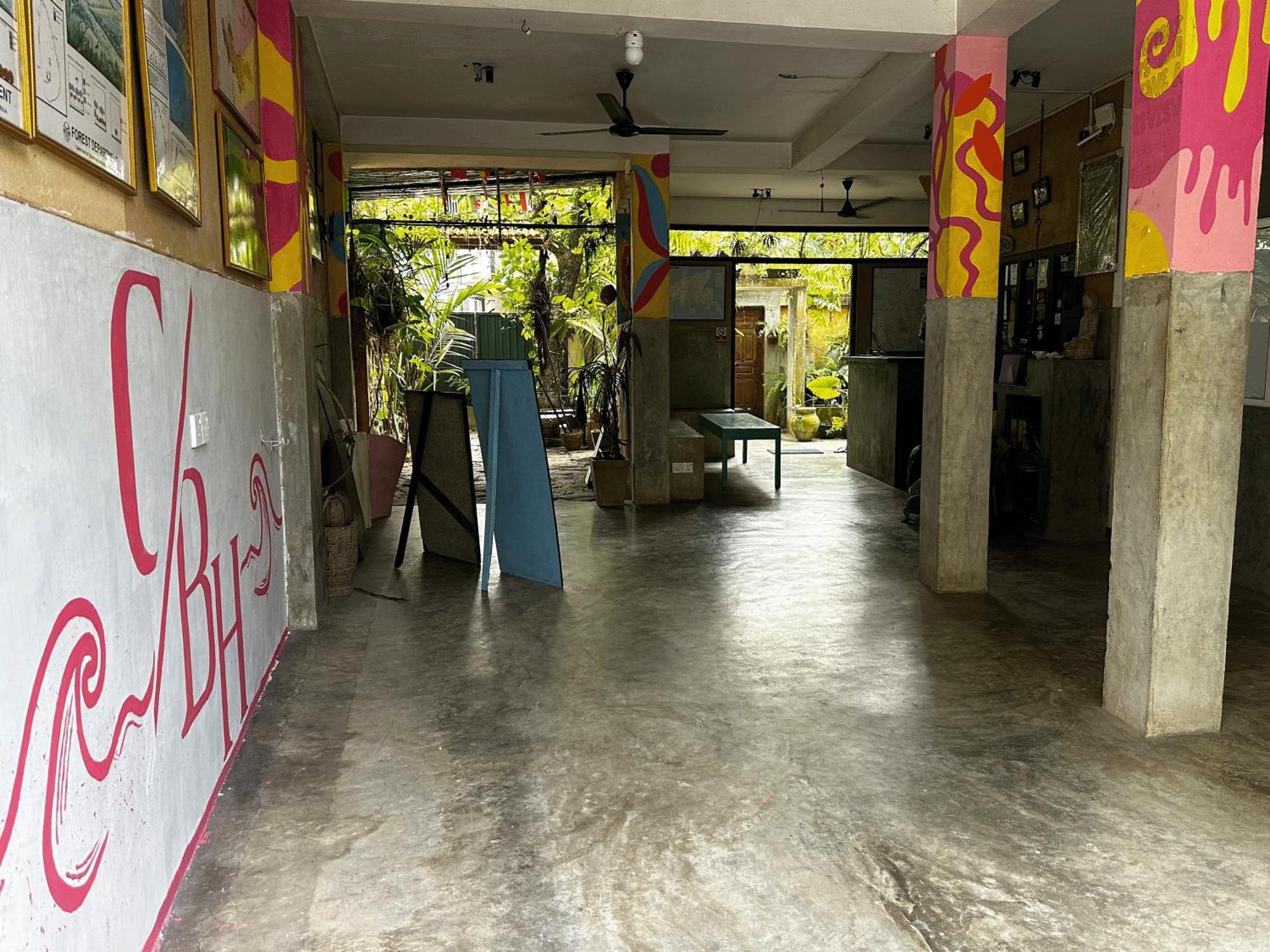 Cycling Backpacker Hostel & Cafe Unawatuna Exterior photo